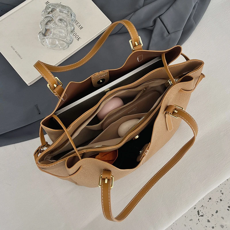 Luxury Women Tassel Tote Bag D - огляд і ціна Leatherwork Designs