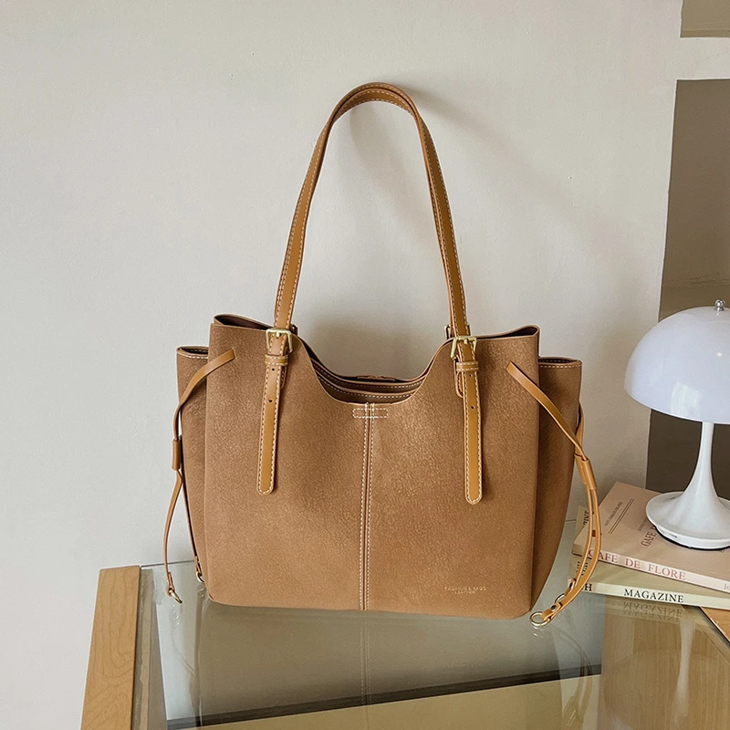 Luxury Women Tassel Tote Bag D - огляд і ціна Leatherwork Designs